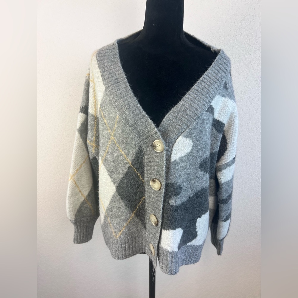 Pol Grey Camo Print button up Cardigan Size Small